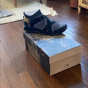 Brand new men chacos z ronin